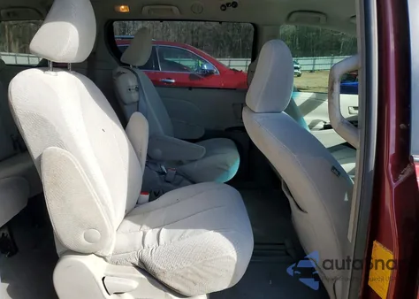 2011 Toyota Sienna z USA, uszkodzony, nr VIN 5TDKK3DC9BS093125